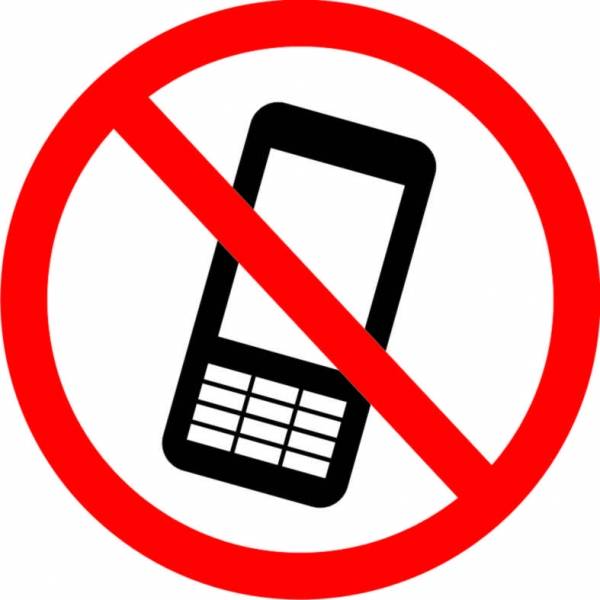 Знак наклейка "Использование мобильных телефонов запрещено" 150*150,56-0042