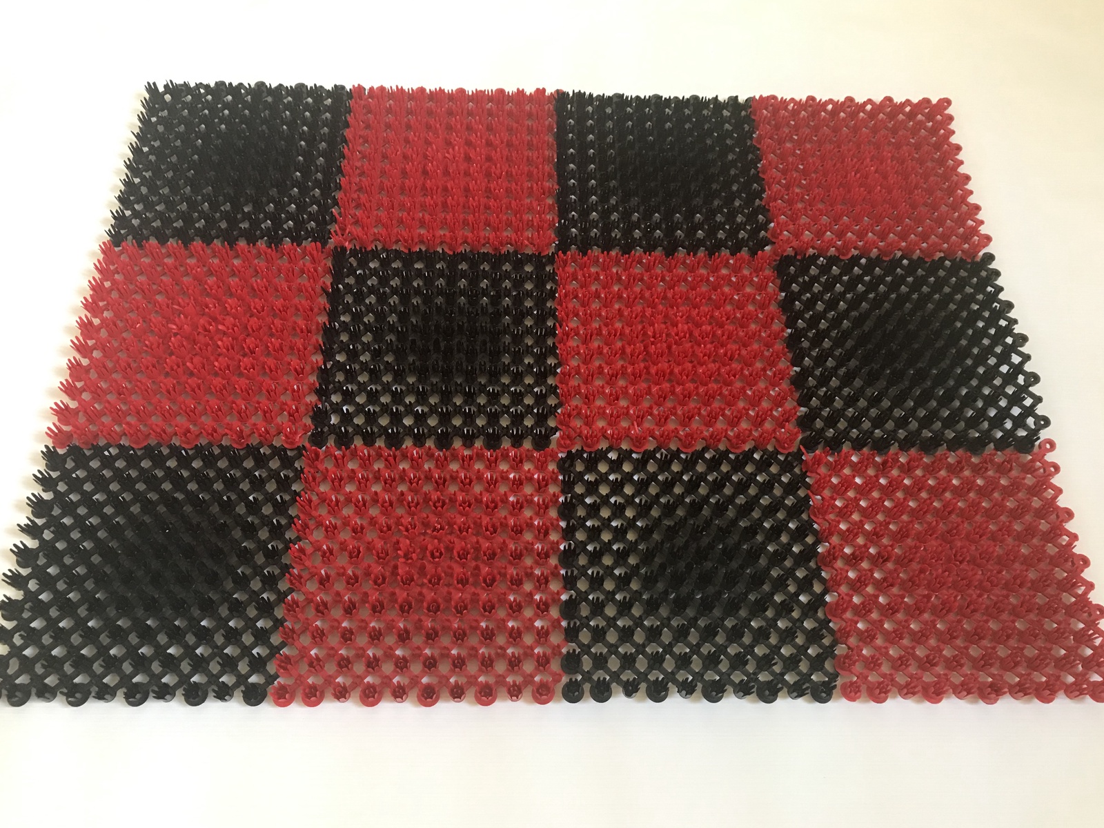 Коврик ТРАВКА пластик 42х56 см черно-красный